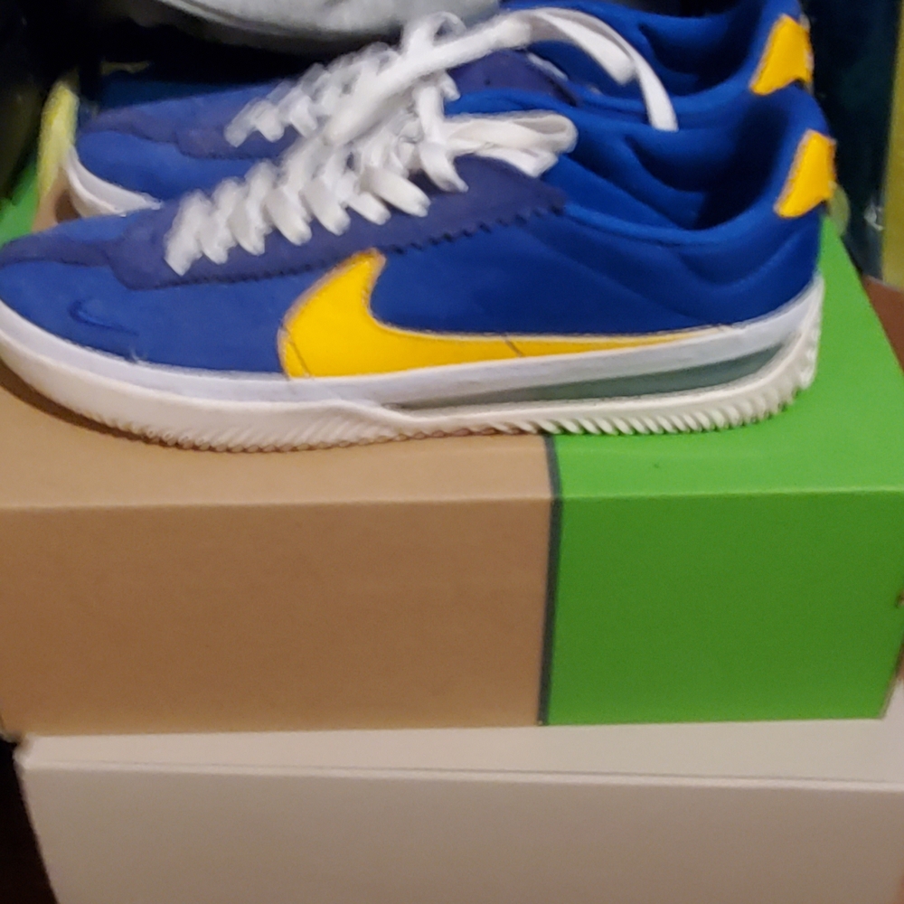 Nike Blue and Yellow Sneakers Men's 10.5 Sb, And Worn Twice!